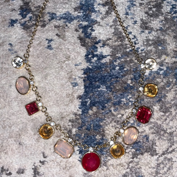 Gold statement necklace - Picture 2 of 3